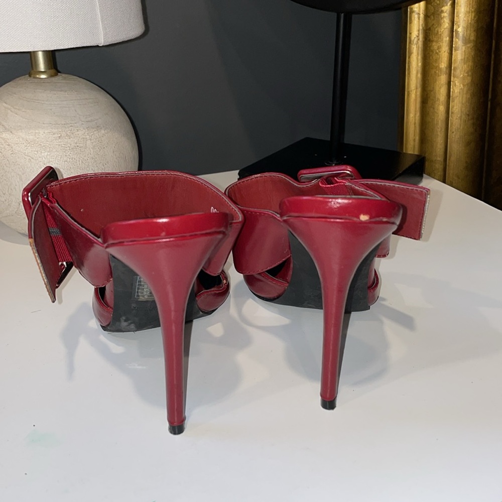 Forever 21 Red Faux Leather Mules with Buckle Detail Size 9 Like New! Super Chic - Picture 5 of 5